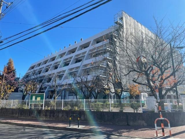 足立区立六月中学校：755m