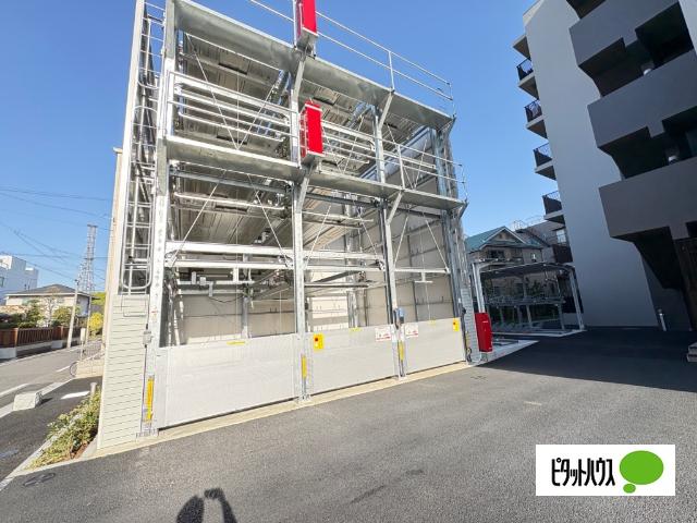 ロイジェント西新井 駐車場