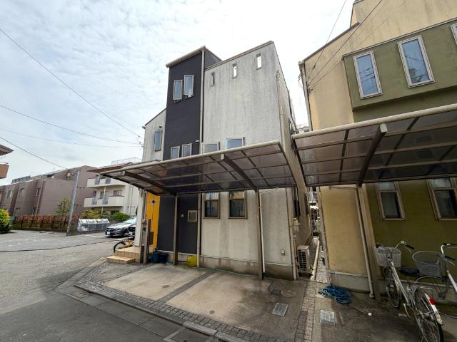 ルーフ付き駐車スペース