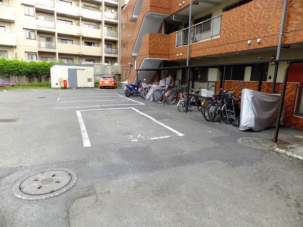 リバーサイド鴨居（406） 駐車場
