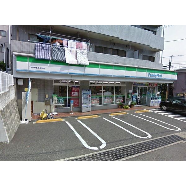 道路の向か側１階です
