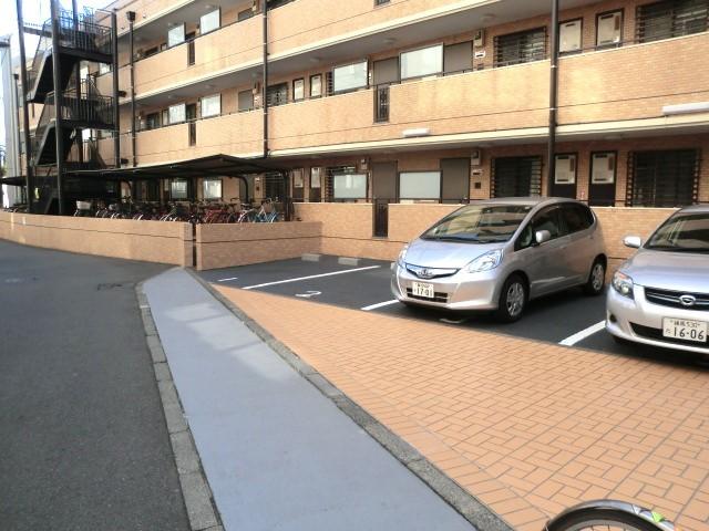 ライオンズマンション下落合 駐車場