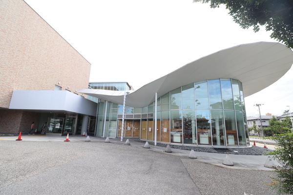 事業創造大学院大学図書館：139m