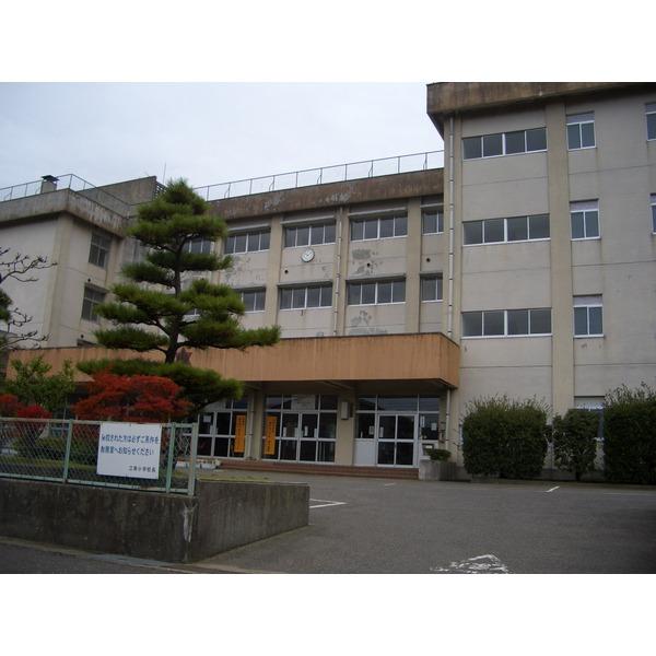 新潟市立江南小学校：330m