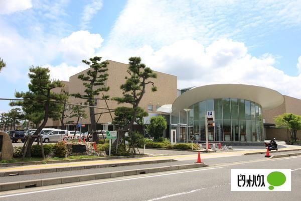 新潟市立中央図書館：454m