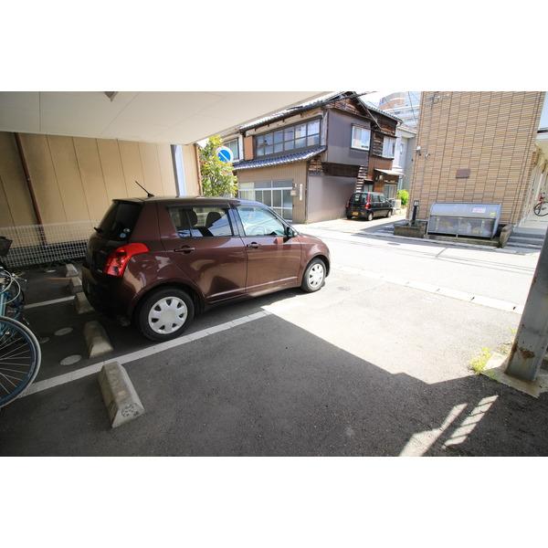スバル南万代（205） 駐車場