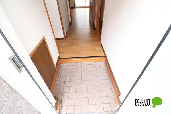 新潟市中央区紫竹山アパート 玄関