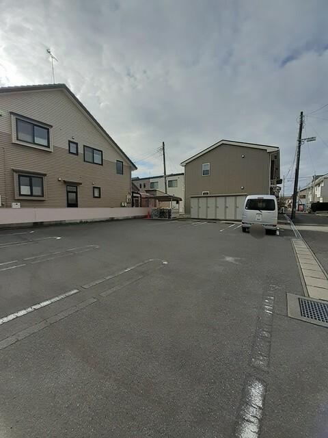クレエ（102） 駐車場
