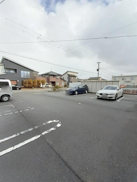 エアーウエスト（104） 駐車場