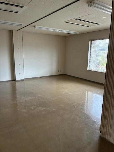 東区北葉町貸事務所・貸店舗（0） リビング