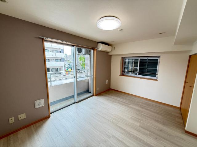 SUITE.HND（0205） 室内