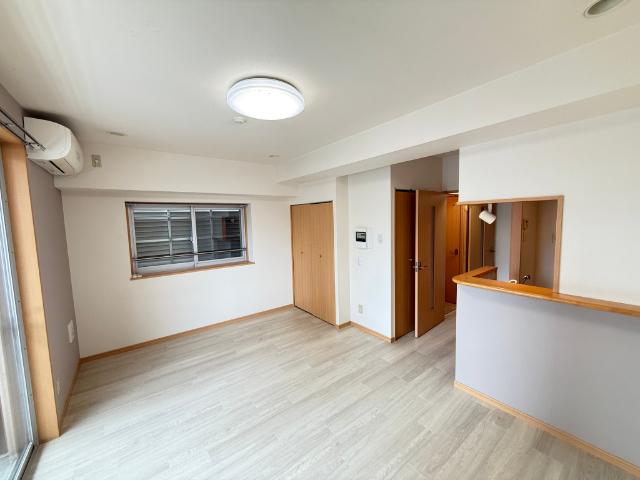 SUITE.HND（0205） 室内