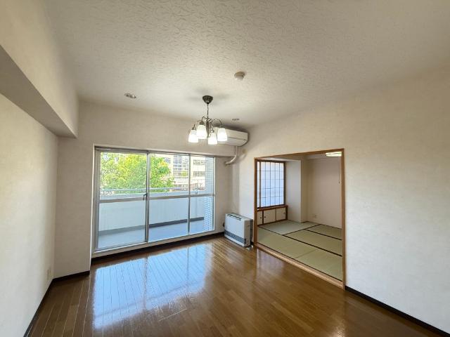 ダイアパレス医学町（303） リビング