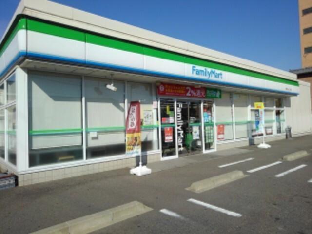 ファミリーマート寺山二丁目店：90m