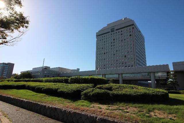 新潟県庁：1033m
