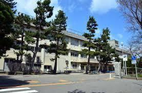 新潟市立新潟小学校：747m