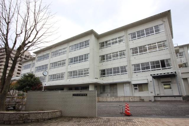 新潟市立宮浦中学校：688m