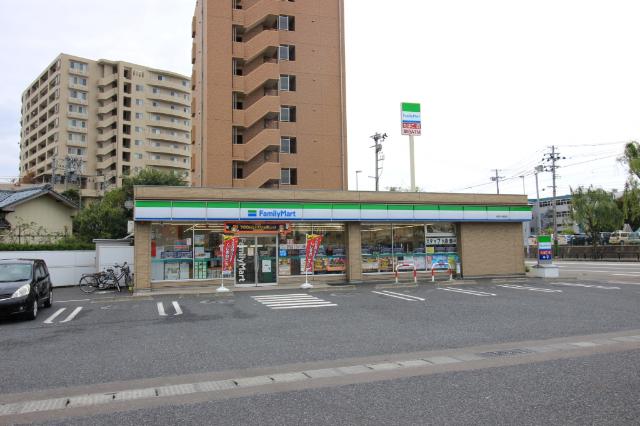 ファミリーマート柳都大橋南店：568m