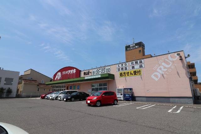 クスリのアオキ青山店：82m