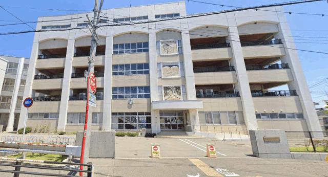 新潟市立日和山小学校：996m