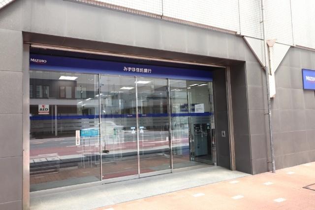 みずほ銀行新潟支店：831m