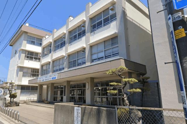 新潟市立上所小学校：377m