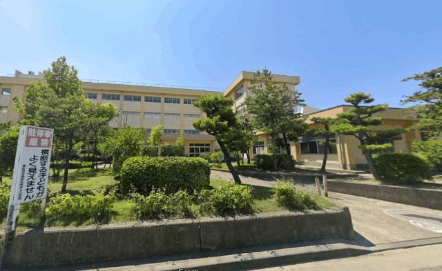 新潟市立上山小学校：382m