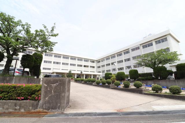 新潟市立東青山小学校：776m