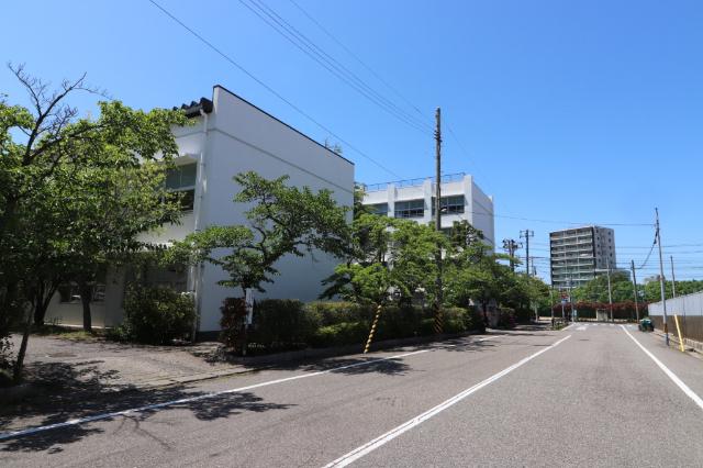 新潟市立白新中学校：1349m