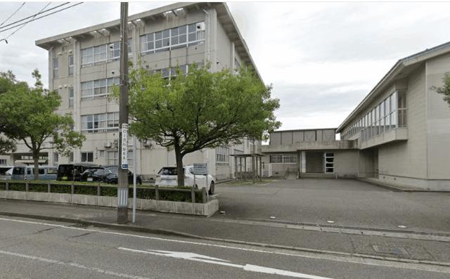 新潟市立紫竹山小学校：452m
