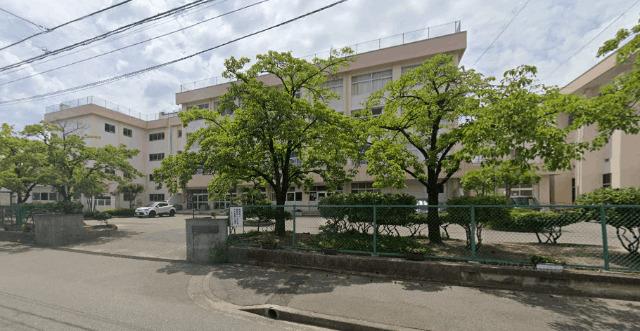 新潟市立桜が丘小学校：415m
