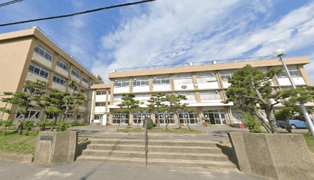 新潟市立上山中学校：535m