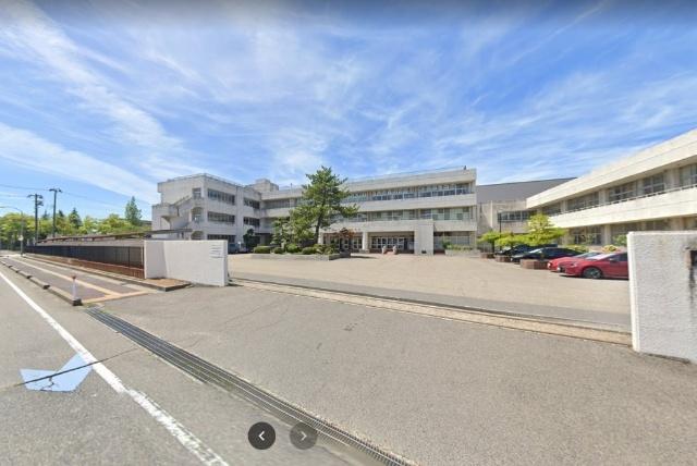 新潟市立亀田西中学校：1004m