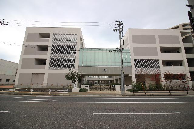 新潟市立南万代小学校：642m