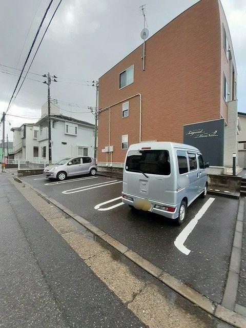 レジェンド　モリ（202） 駐車場