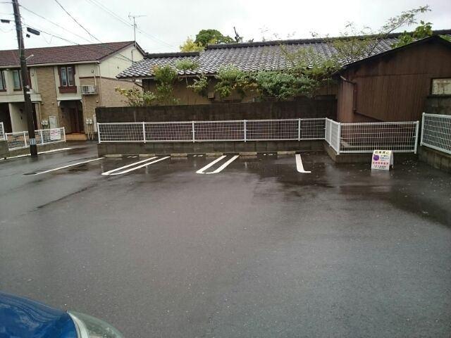 イハナＢ（102） 駐車場