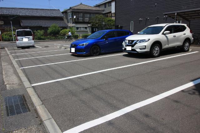 グレース沼垂東（206） 駐車場