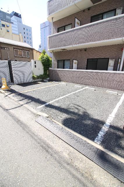 リバティープラザ花園（406） 駐車場