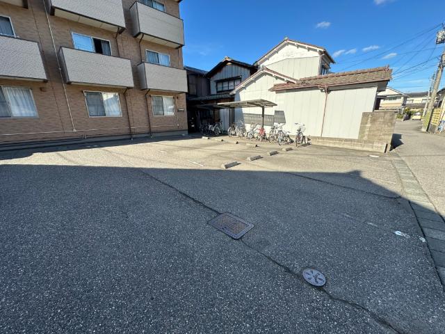 サンロイヤル白山浦（205） 駐車場