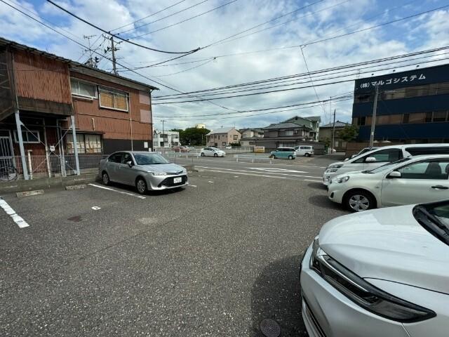 ブレッドハウス 駐車場