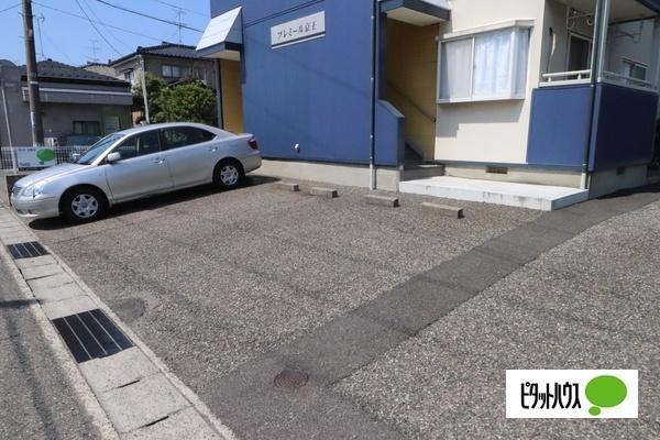 プレミール京王 駐車場