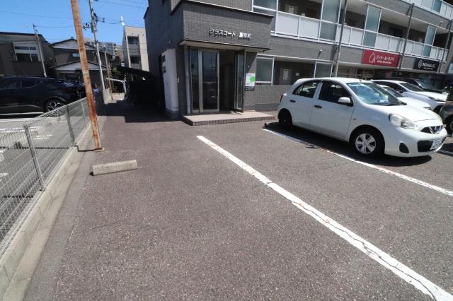 グラスコート東幸町 駐車場