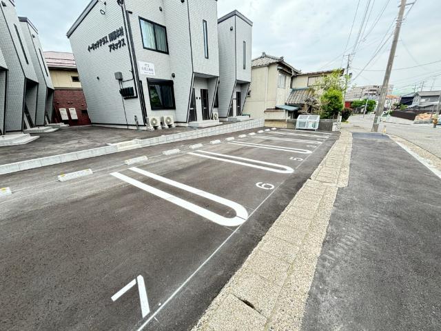 イーリッチテラス関屋本村（102） 駐車場