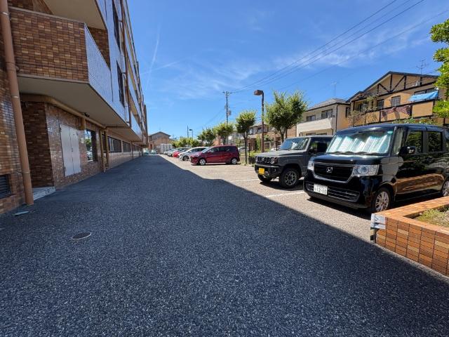 ダイアパレス上山（105） 駐車場