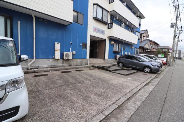 ライフ旭町（0208） 駐車場