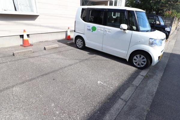 クリムト（102） 駐車場