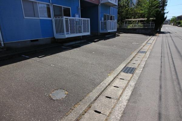 プレミールARAKAWA 駐車場