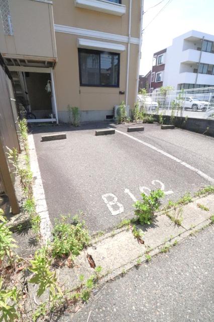 ウェルネス天神尾　B棟（102） 駐車場