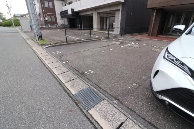 ベリエⅢ（403） 駐車場