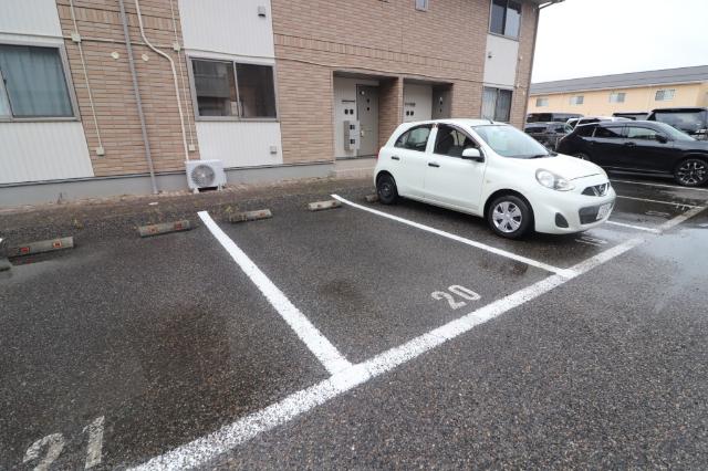 SWEET　BOA　B（103） 駐車場